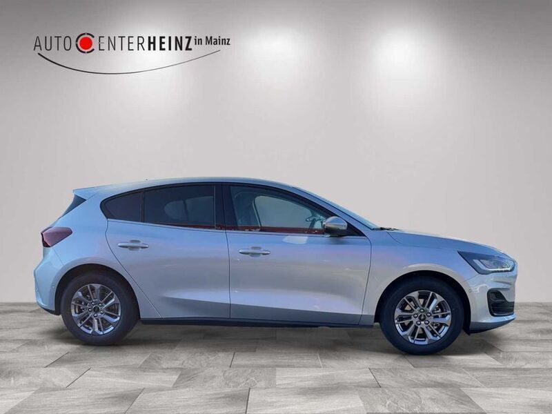 Gebraucht Ford Focus Titanium X 125 PS (91 kW) 2023 Moondust silber Limousine