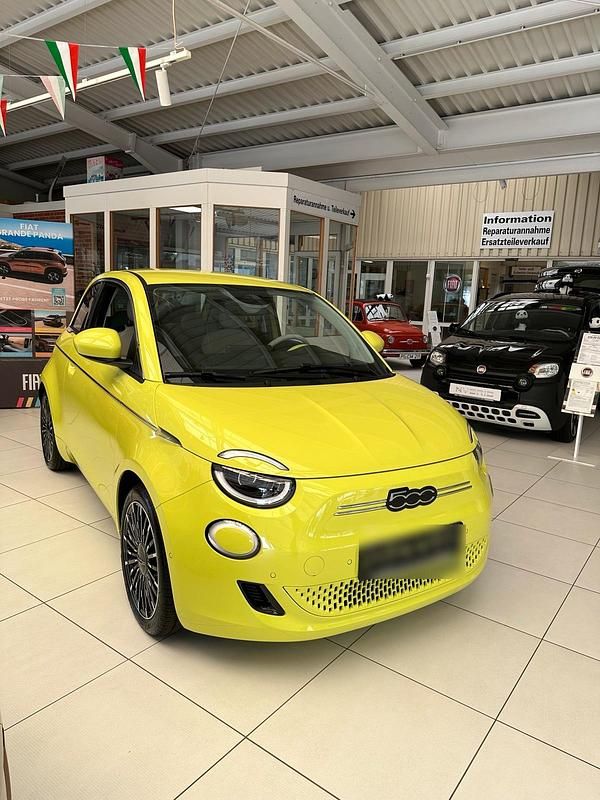 Andere farben Neu 2025 Fiat 500e La Prima Limousine | 23.499 € (Superpreis) - Bild 1/4