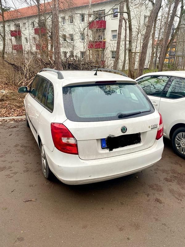 Weiß Gebraucht 2008 Skoda Fabia Kombi | 2.150 € - Bild 1/4