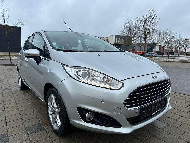 Gebraucht Ford Fiesta Titanium 101 PS (74 kW) 2014 Silber Kleinwagen