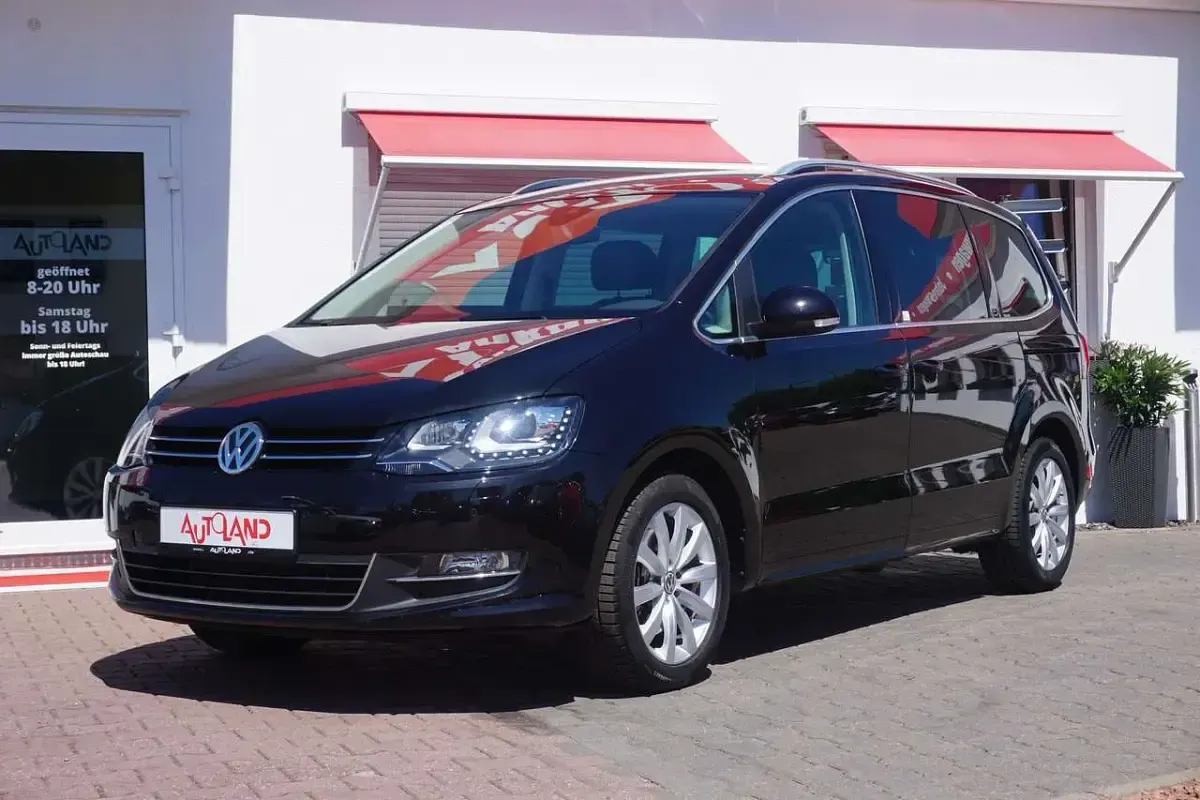 Gebraucht VW Sharan Highline 150 PS (110 kW) 2020 Deep black perleffekt Van / Kleinbus