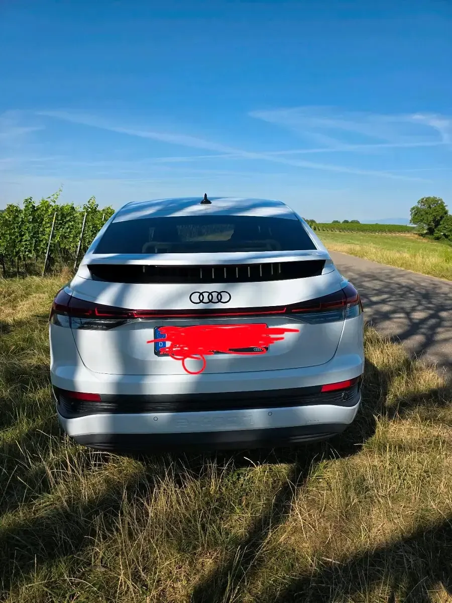 Gebraucht Audi Q4 Sportback e-tron Advanced 150 kW (204 PS) 2023 Weiß SUV