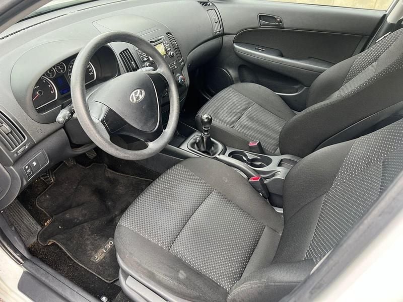 Gebraucht Hyundai i30 Edition 109 PS (80 kW) 2009 Weiß Limousine