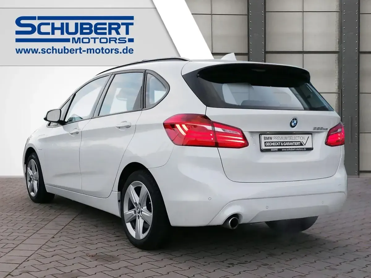 Gebraucht BMW 225 Active Tourer Advantage 224 PS (164 kW) 2019 Weiß Van / Kleinbus