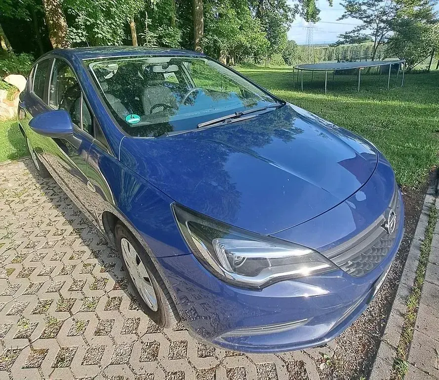 Gebraucht Opel Astra Edition 105 PS (77 kW) 2016 Blau Limousine