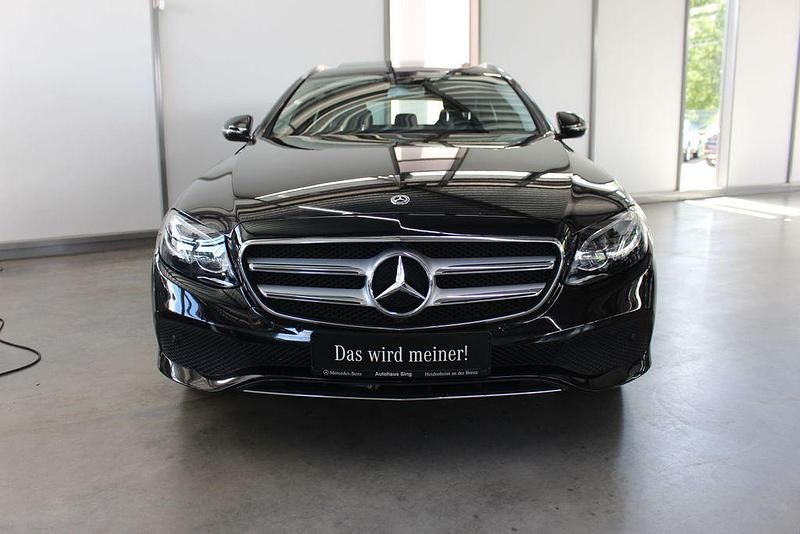 Gebraucht Mercedes E220 Avantgarde 194 PS (142 kW) 2018 Schwarz , obsidianschwarz metallic Limousine