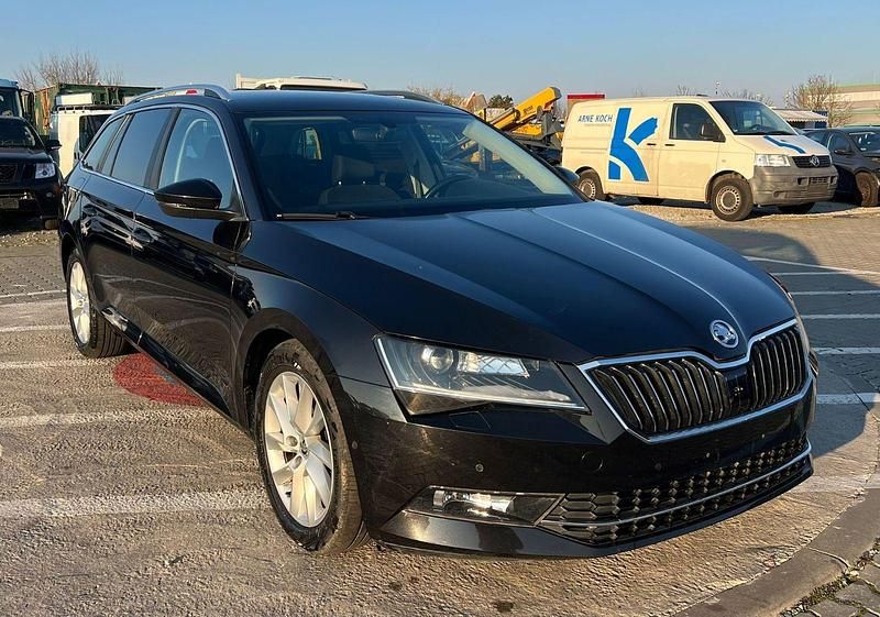 Schwarz Gebraucht 2019 Skoda Superb Kombi | 14.900 € (Superpreis) - Bild 1/4