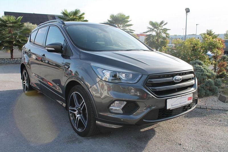 Grau Gebraucht 2018 Ford Kuga ST-Line SUV | 18.790 € (Fairer Preis) - Bild 1/4