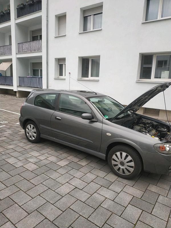 Grau Gebraucht 2006 Nissan Almera Kombi | 2.800 € (Fairer Preis) - Bild 1/4