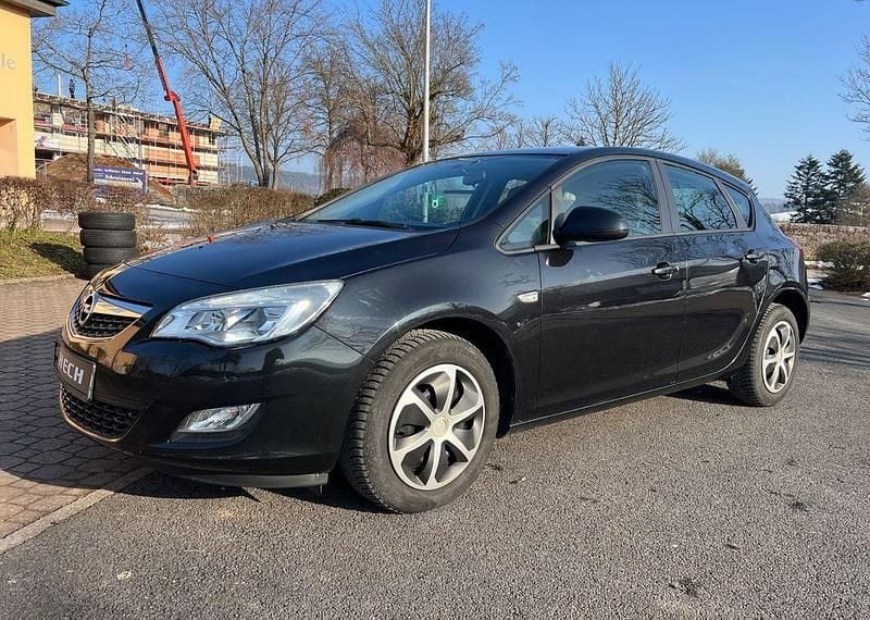 Schwarz Gebraucht 2012 Opel Astra Edition Limousine | 2.350 € - Bild 1/4