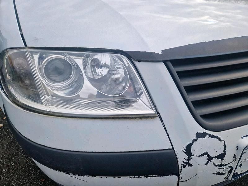 Second-hand VW Passat 101 CP (74 kW) 2001 Gri Berlinǎ