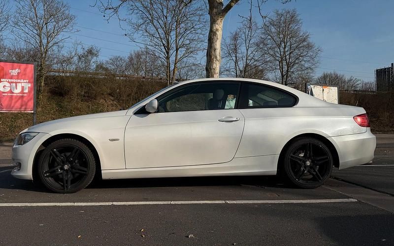 Gebraucht BMW 320 184 PS (135 kW) 2012 Weiß Coupé