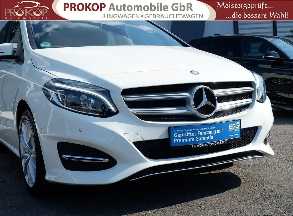 Gebraucht Mercedes B180 Urban 122 PS (89 kW) 2017 Weiß Kleinwagen