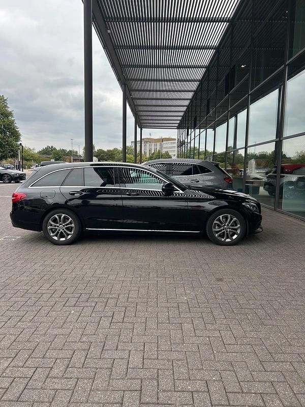 Schwarz Gebraucht 2018 Mercedes C220 Avantgarde Kombi | 16.500 € (Fairer Preis) - Bild 1/4