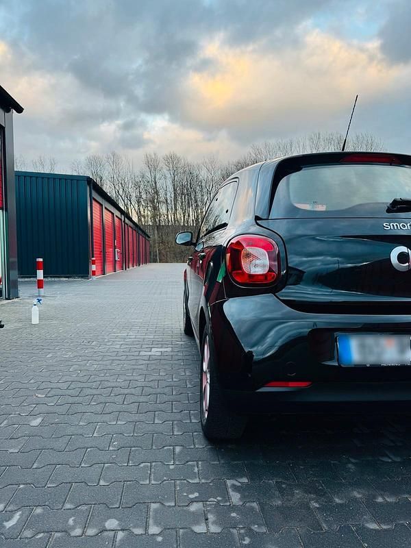 Gebraucht Smart ForFour 71 PS (52 kW) 2019 Schwarz Kleinwagen