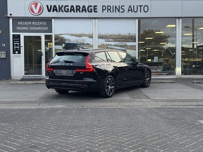 Gebraucht Volvo V60 Momentum 2020 Schwarz Kombi