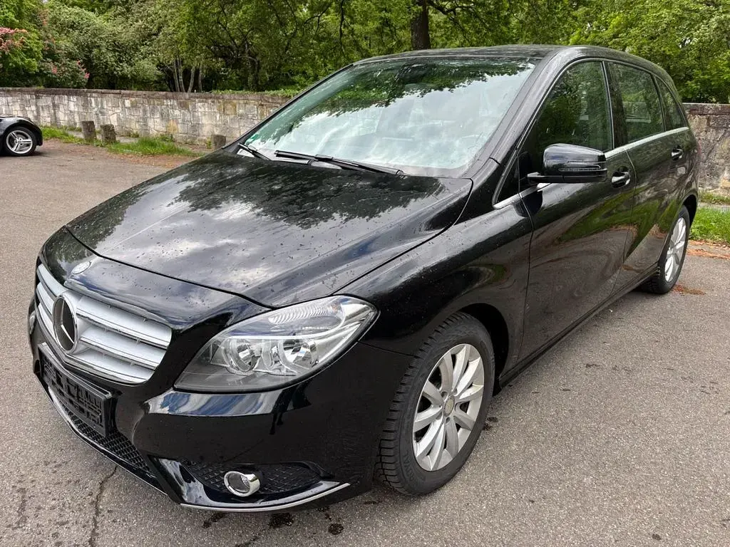 Gebraucht Mercedes B180 122 PS (89 kW) 2013 Schwarz Van / Kleinbus