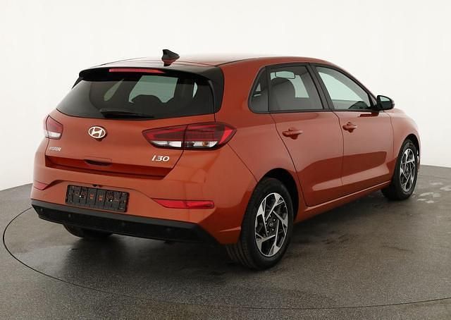 Jupiter orange metallic jupiter orange metallic Gebraucht 2025 Hyundai i30 Limousine | 22.535 € (Fairer Preis) - Bild 1/4