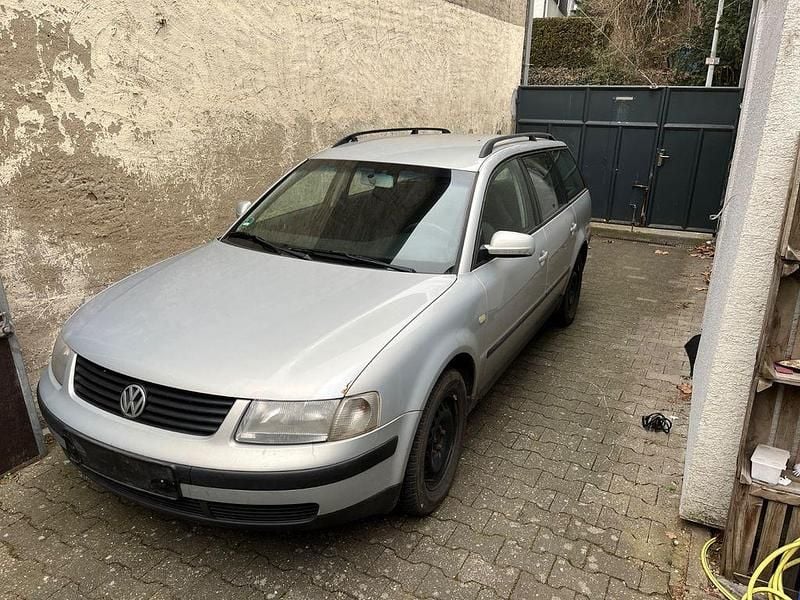 Gebraucht VW Passat 101 PS (74 kW) 1999 Silber Kombi