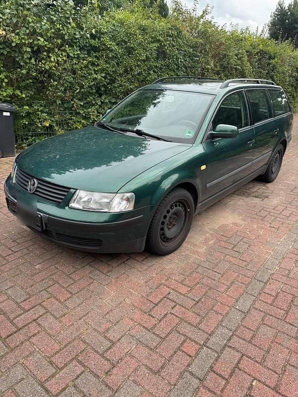 Grün Gebraucht 1999 VW Passat Kombi | 500 € (Guter Preis) - Bild 1/4