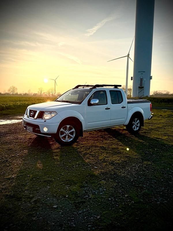 Weiß Gebraucht 2010 Nissan Navara Abholung | 11.900 € (Etwas zu teuer) - Bild 1/4