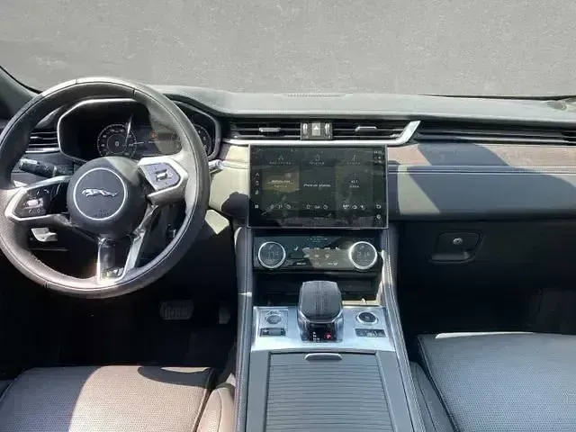 Gebraucht Jaguar F-Pace R-Dynamic 404 PS (297 kW) 2021 Grau (eiger grey) SUV