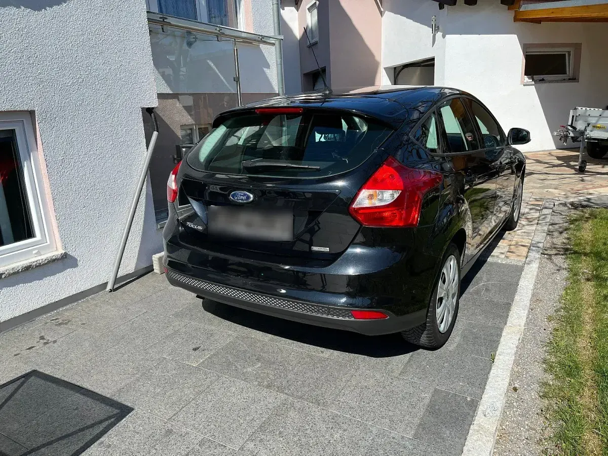 Używany Ford Focus 101 KM (74 kW) 2013 Czarny Hatchback