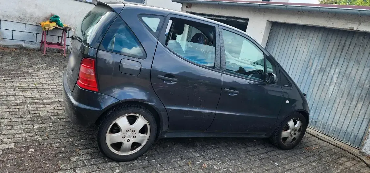 Gebraucht Mercedes A190 Avantgarde 125 PS (91 kW) 2000 Schwarz Kleinwagen