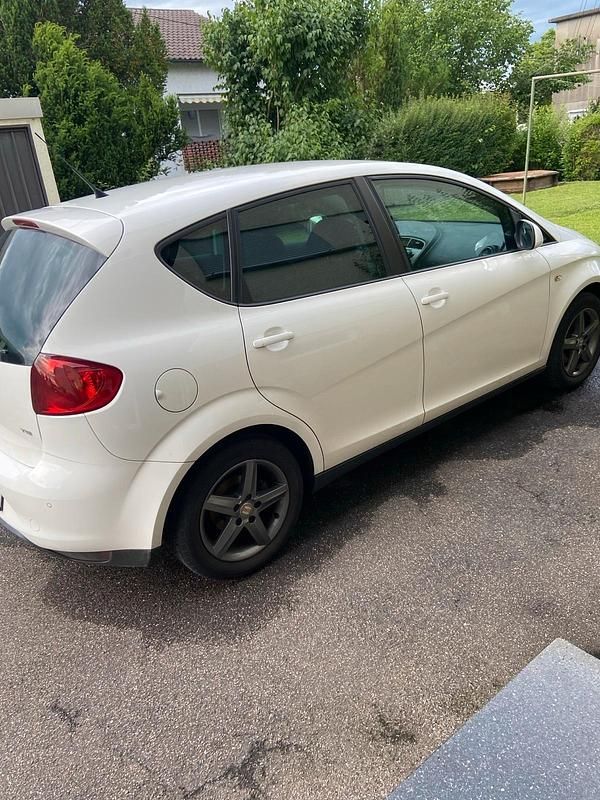 Weiß Gebraucht 2015 Seat Altea Van / Kleinbus | 6.800 € (Fairer Preis) - Bild 1/4