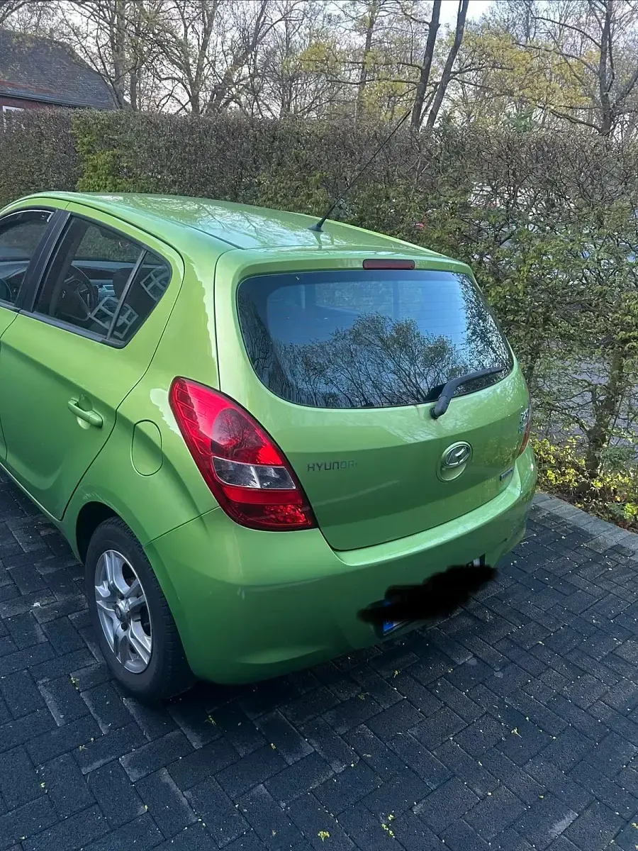 Gebraucht Hyundai i20 90 PS (66 kW) 2011 Grün Kleinwagen