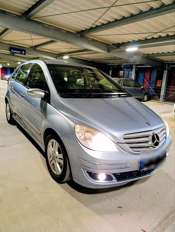 Beige Gebraucht 2008 Mercedes B200 Edition Van / Kleinbus | 2.600 € (Guter Preis) - Bild 1/4