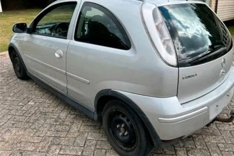 Gebraucht Opel Corsa 80 PS (58 kW) 2006 Silber Kleinwagen