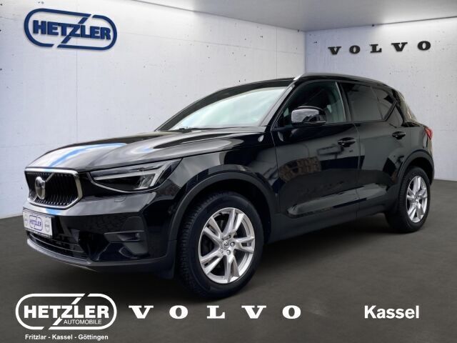 Black solid (stone) / solid Gebraucht 2023 Volvo XC40 Core SUV | 36.750 € (Teuer) - Bild 1/4