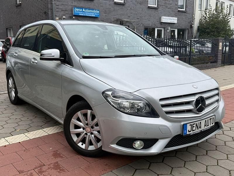 Gebraucht Mercedes B200 156 PS (114 kW) 2013 Silber Van / Kleinbus