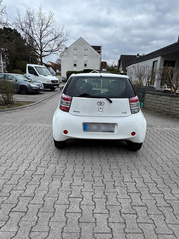 Gebraucht Toyota iQ 68 PS (50 kW) 2009 Weiß Kleinwagen