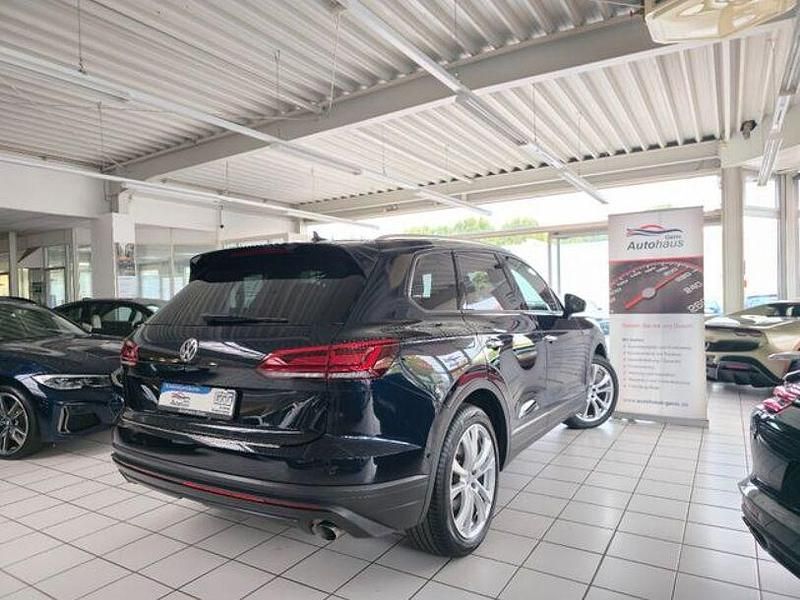 Gebraucht VW Touareg 231 PS (169 kW) 2020 Moonlight blue perleffekt SUV
