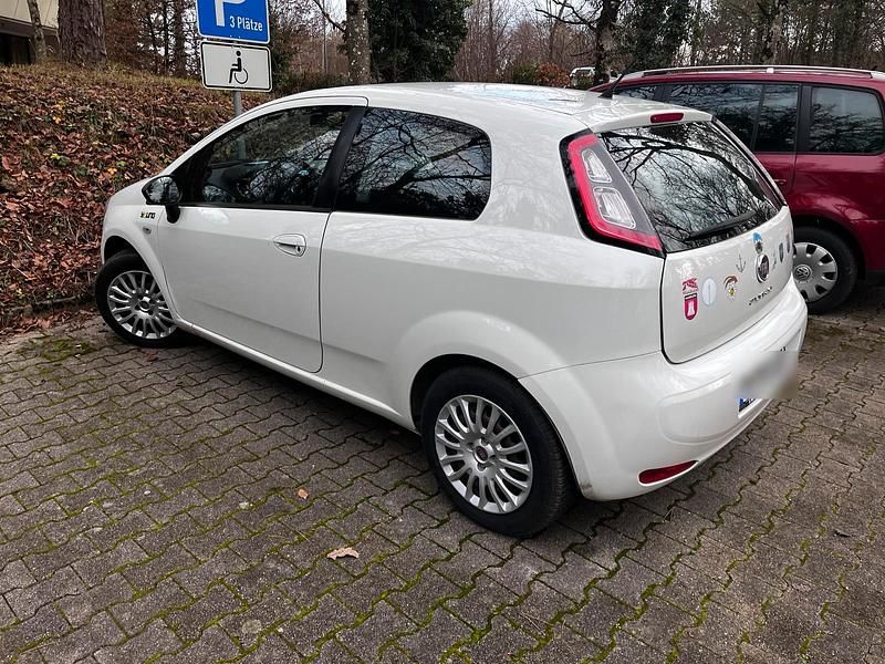 Weiß Gebraucht 2015 Fiat Punto Kleinwagen | 5.299 € - Bild 1/4