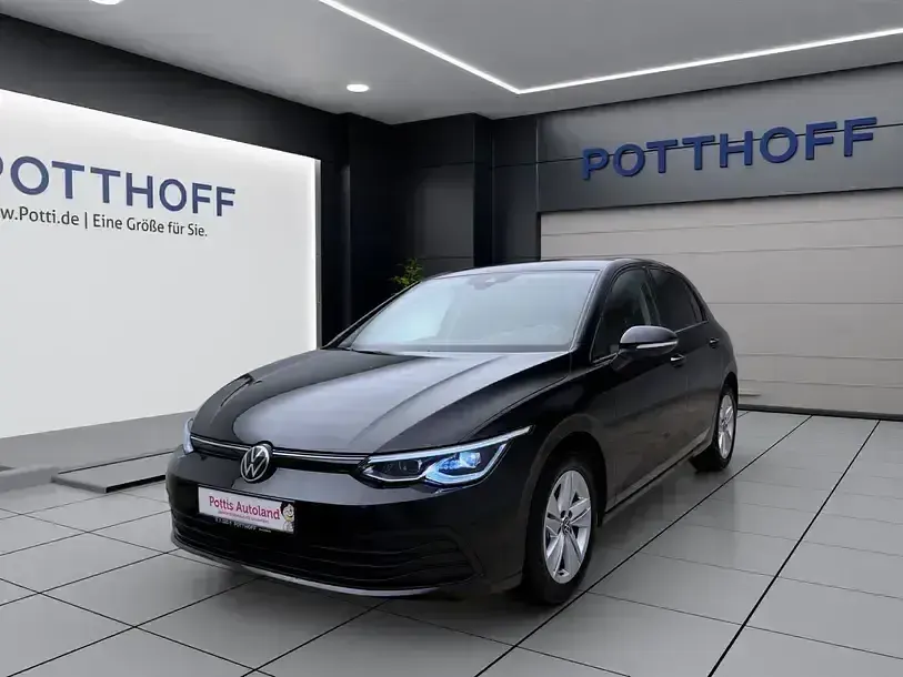 Gebraucht VW Golf VIII Life 131 PS (96 kW) 2023 Deep black perleffekt Limousine