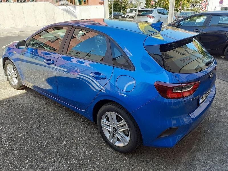 Blau Gebraucht 2021 Kia Ceed Kleinwagen | 15.895 € (Guter Preis) - Bild 1/4