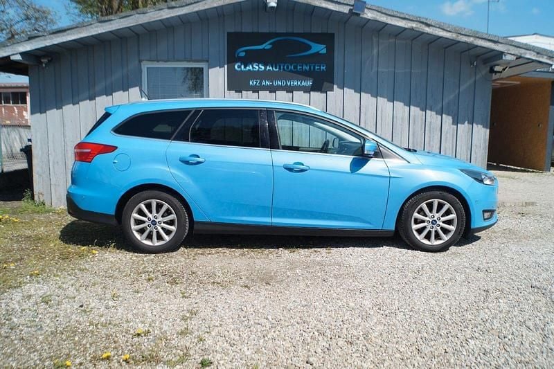 Gebraucht Ford Focus Titanium 125 PS (91 kW) 2016 Blau Kombi