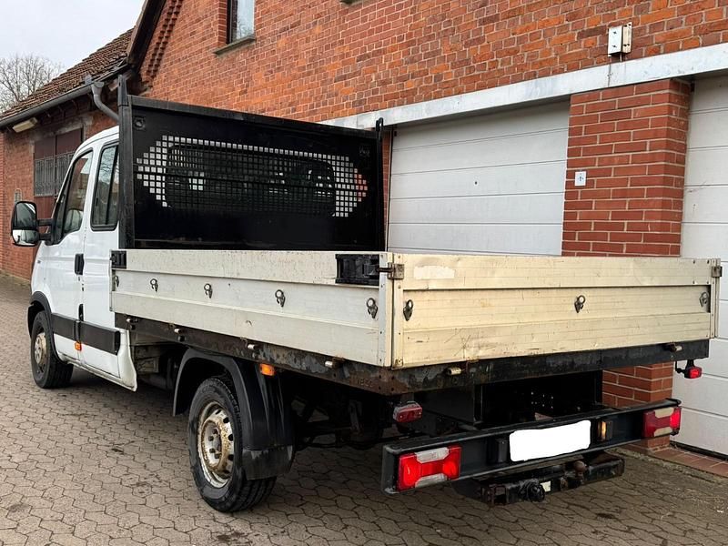 Gebraucht Iveco Daily 126 PS (92 kW) 2012 Weiß Limousine