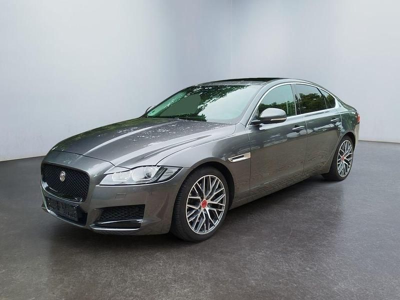 Grau Gebraucht 2016 Jaguar XF Prestige Limousine | 15.990 € (Guter Preis) - Bild 1/4