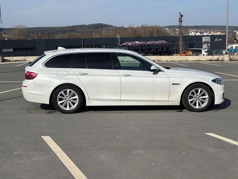 Gebraucht BMW 520 Sport Line 190 PS (139 kW) 2017 Weiß Limousine