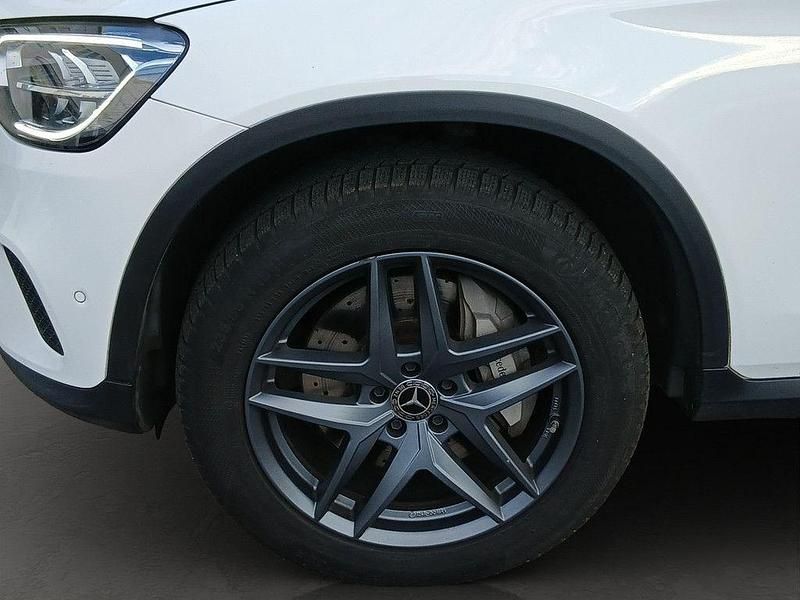Gebraucht Mercedes GLC300e Night 306 PS (225 kW) 2022 Weiß Coupé