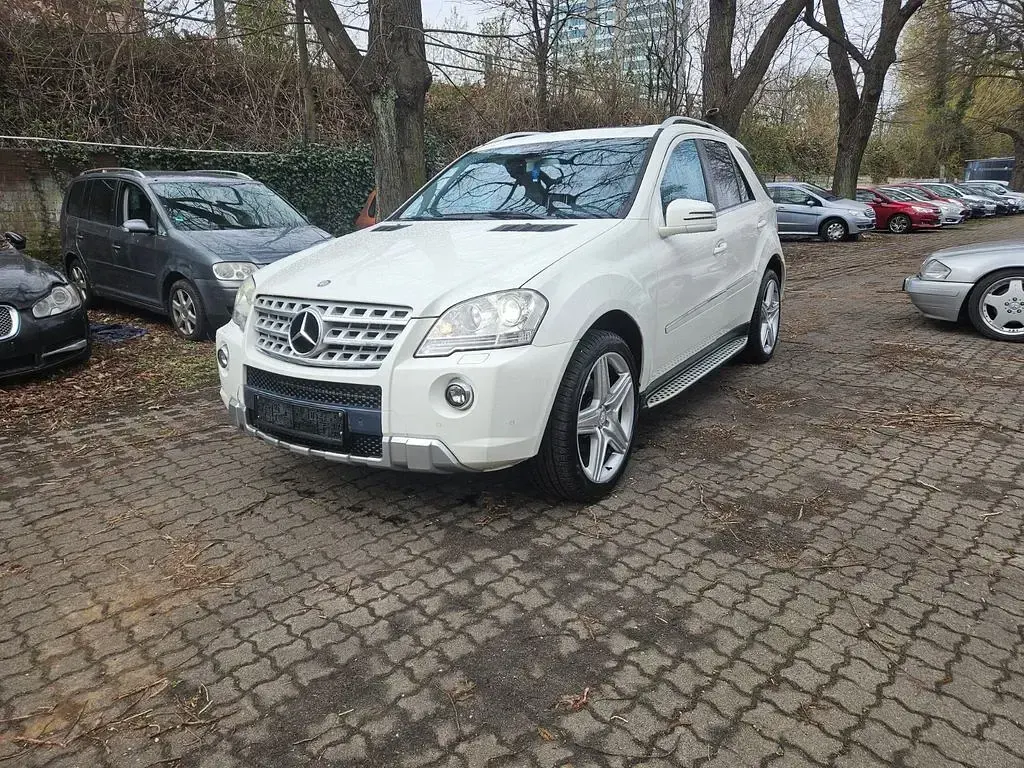 Gebraucht Mercedes ML350 Edition 231 PS (169 kW) 2011 Weiß SUV