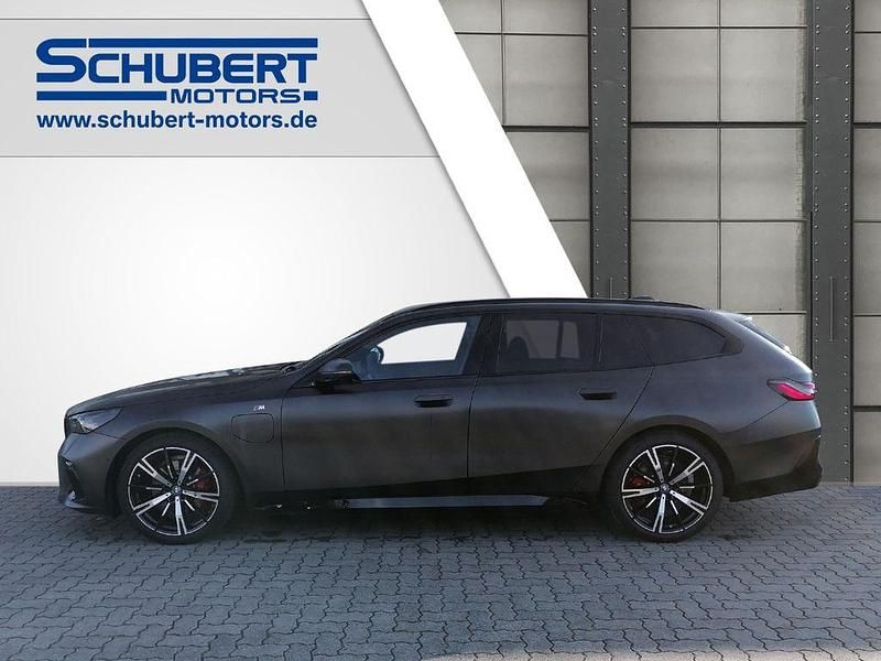 Gebraucht BMW 530e M Sport 299 PS (219 kW) 2024 Grau Kombi