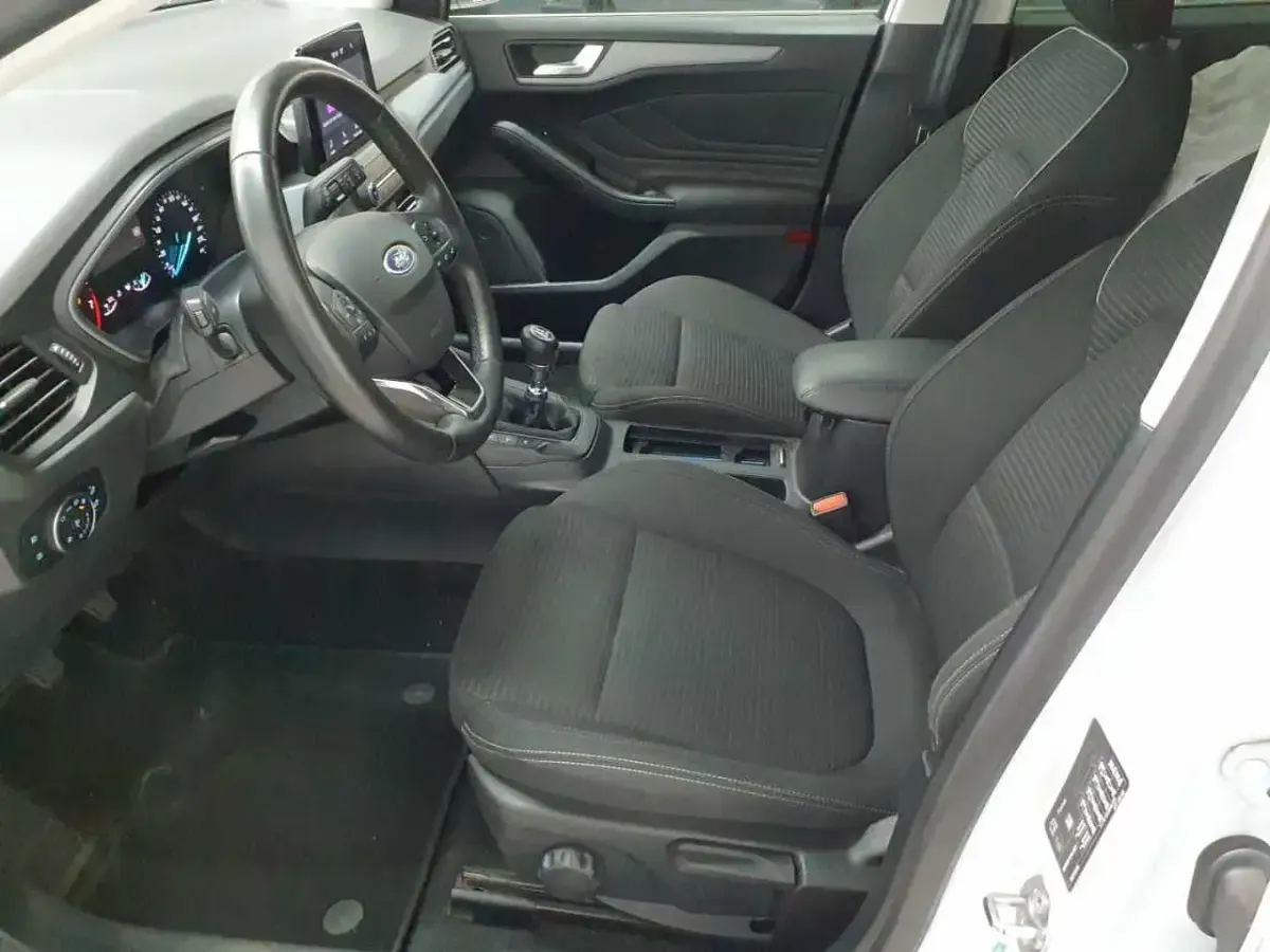 Gebraucht Ford Focus Style 125 PS (91 kW) 2023 Frozen white Kombi
