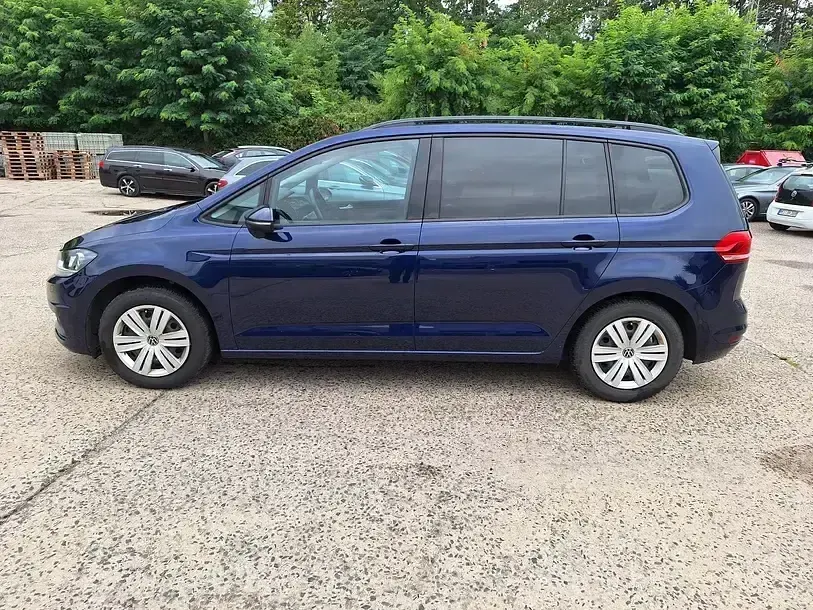 Gebraucht VW Touran Comfortline 122 PS (89 kW) 2023 Atlantik blue metallic Van / Kleinbus