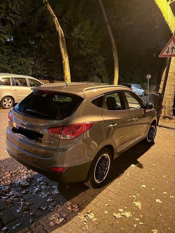Braun Gebraucht 2012 Hyundai ix35 SUV | 7.500 € - Bild 1/4