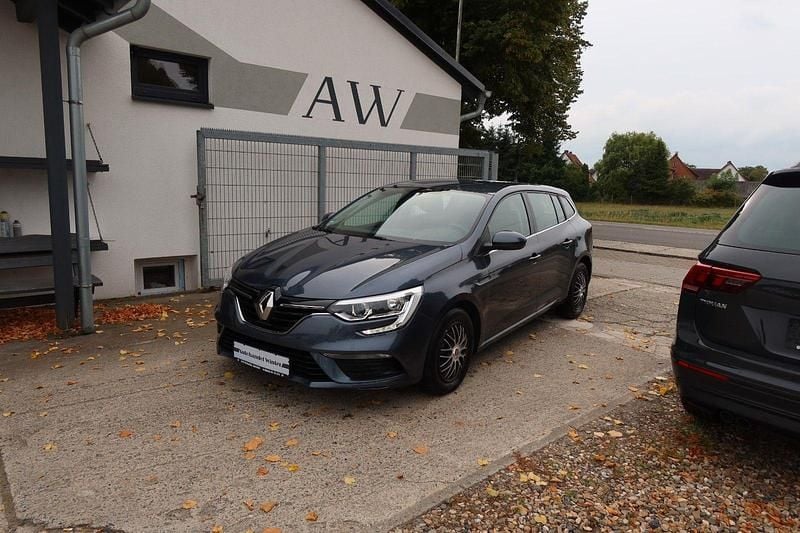 Grau Gebraucht 2017 Renault Mégane GrandTour Life Kombi | 6.499 € (Superpreis) - Bild 1/4